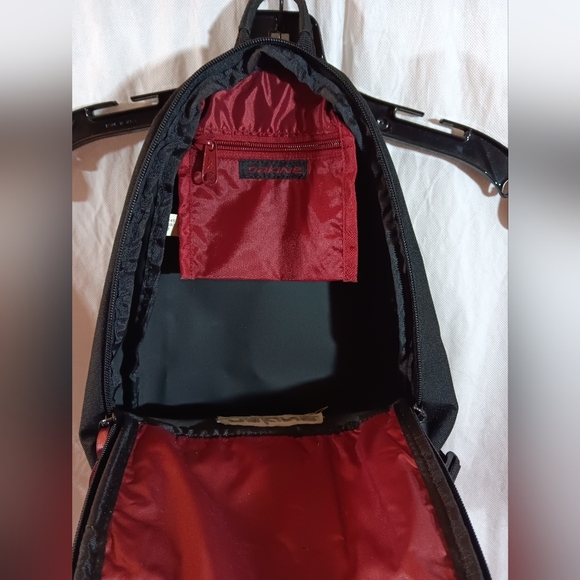 Dakine Black Cosmo 6.5L Backpack Bag Organizer Pockets Womens - Picture 3 of 10